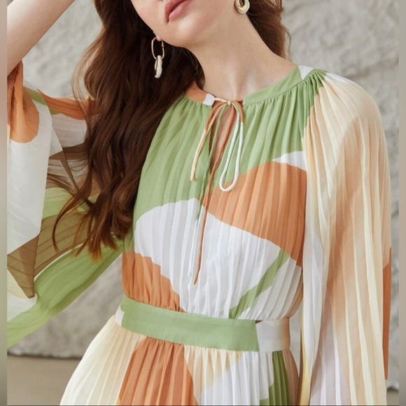 MOTF Premium Elegant Multi Color Pleated Bell Sleeve Dress - Picture 5 of 6